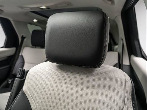 New 2026 Land Rover Discovery Limited Edition AWD/4WD image 14