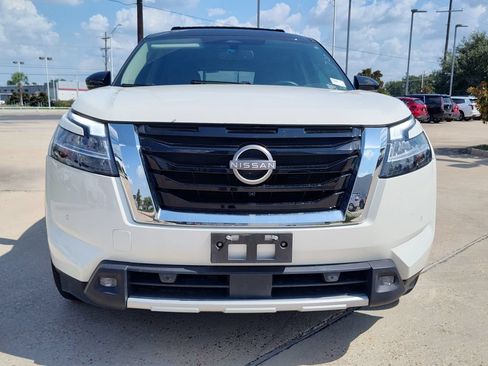 Used 2022 Nissan Pathfinder Platinum w/ Cargo Package FWD image 17
