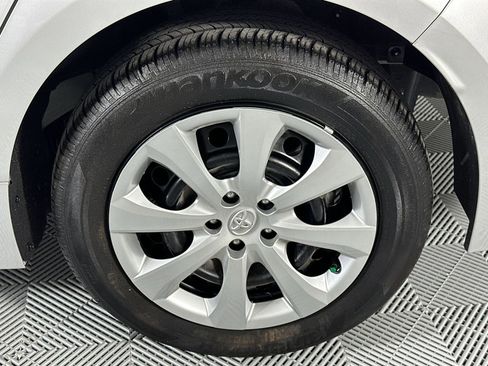 Used 2025 Toyota Corolla LE FWD image 10