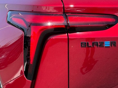 Used 2025 Chevrolet Blazer EV RS AWD/4WD image 43