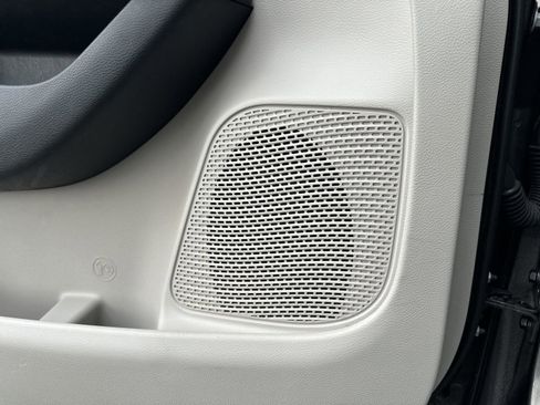 Used 2019 Chrysler Pacifica Touring-L Plus w/ Tire & Wheel Group image 32