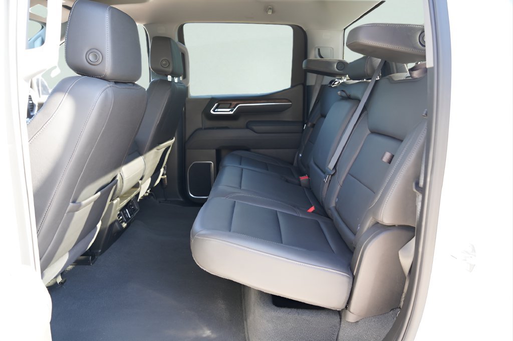 Used 2025 GMC Sierra 1500 SLT AWD/4WD image 28