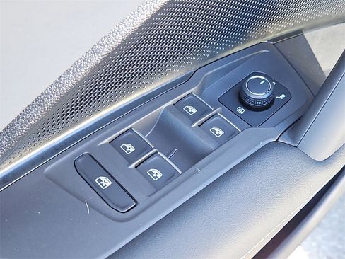 New 2025 Volkswagen Tiguan SE R-Line image 16