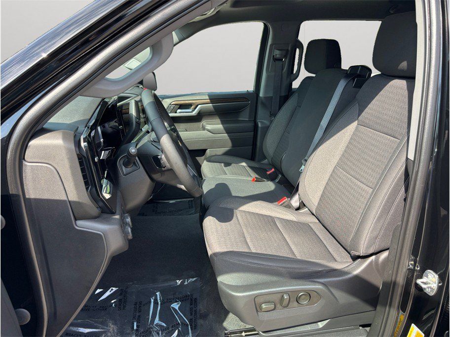 Used 2023 Chevrolet Silverado 1500 LT AWD/4WD image 2