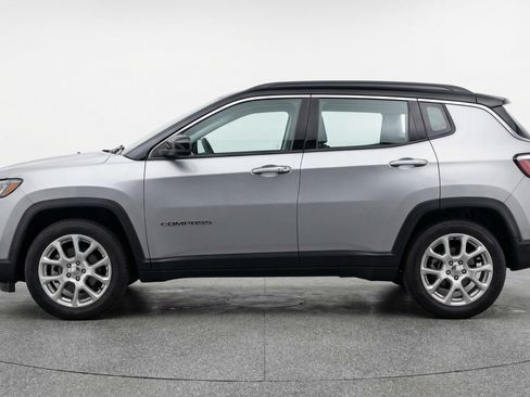 Used 2025 Jeep Compass Limited AWD/4WD image 5