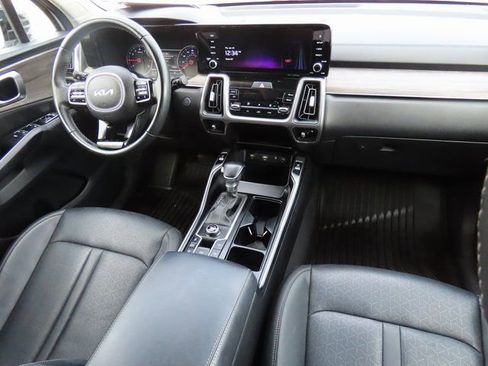 Used 2022 Kia Sorento EX w/ Panoramic Sunroof Package image 15