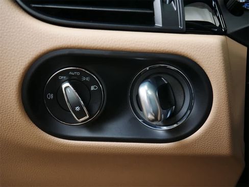 Used 2025 Porsche Macan image 18