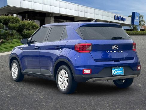 Certified 2022 Hyundai Venue SE image 7