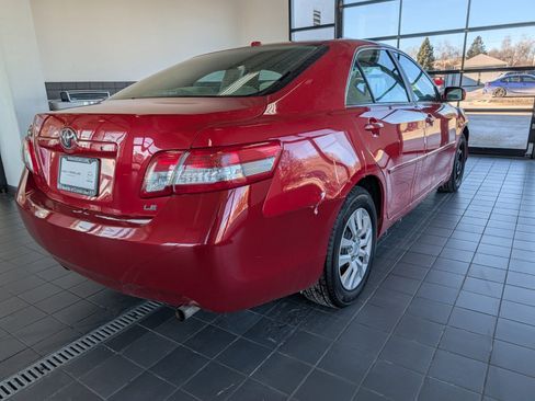 Used 2010 Toyota Camry LE image 2