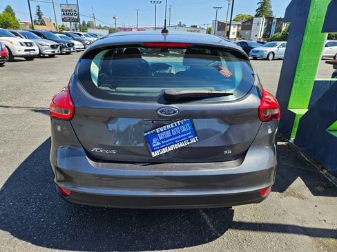 Used 2017 Ford Focus SE FWD image 4