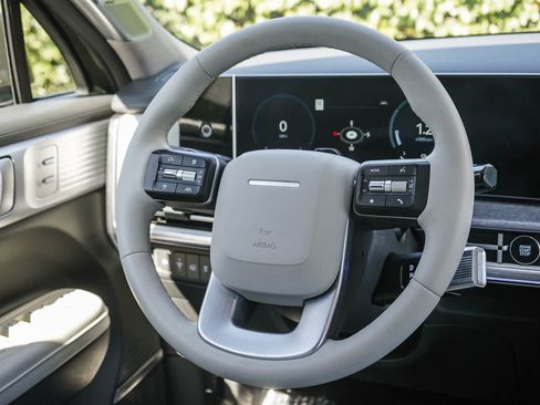 Used 2025 Hyundai Santa Fe Limited FWD image 15