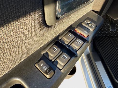 Used 2010 Chevrolet Colorado LT image 10