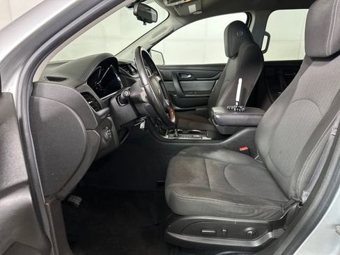 Used 2015 Chevrolet Traverse LT w/ Style and Technology Package image 11