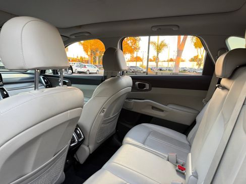 Used 2023 Kia Sorento S w/ Panoramic Sunroof Package image 16