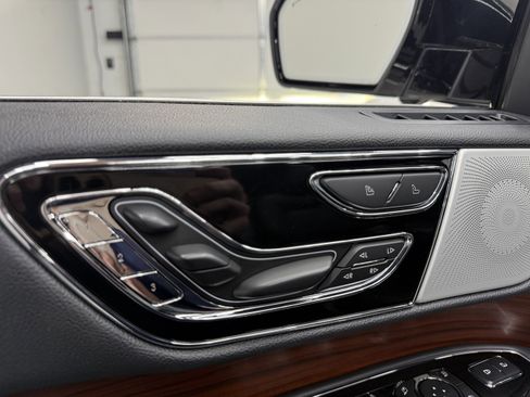 Used 2022 Lincoln Navigator Reserve w/ Equipment Group 201A image 12