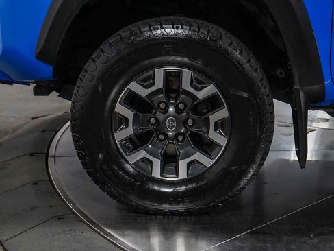 Certified 2020 Toyota Tacoma TRD Off-Road w/ Technology Package AWD/4WD image 10