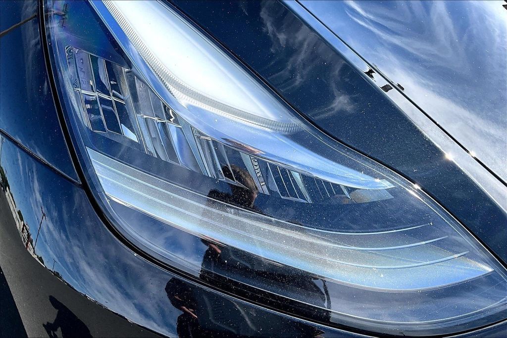 Used 2022 Tesla Model Y Long Range AWD/4WD image 30