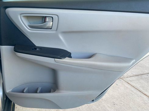Used 2015 Toyota Camry LE FWD image 27