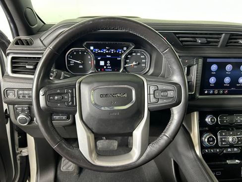 Used 2021 GMC Yukon Denali w/ Denali Premium Package AWD/4WD image 15