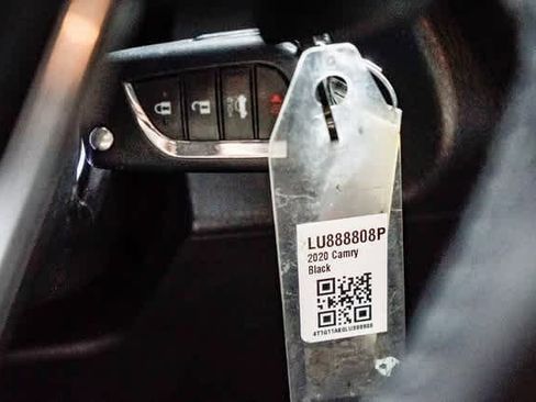 Certified 2020 Toyota Camry SE image 30