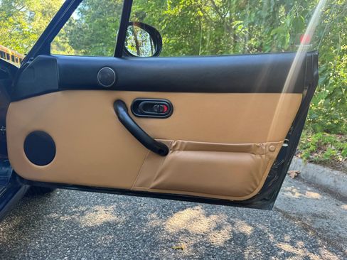 Used 1995 MAZDA MX-5 Miata RWD image 11