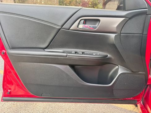 Used 2016 Honda Accord Sport image 11