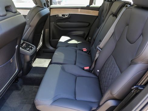 Certified 2026 Volvo XC90 B6 Plus w/ Protection Package AWD/4WD image 18