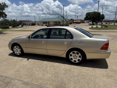 Used 2001 Lexus LS 430 RWD image 6