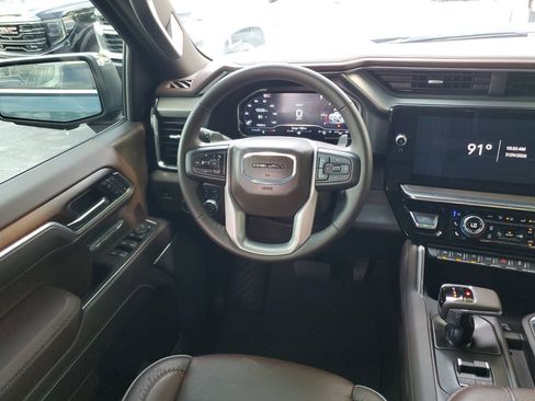 Used 2025 GMC Sierra 1500 Denali w/ Denali Reserve Package AWD/4WD image 13