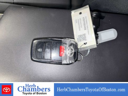 Used 2023 Toyota Prius LE AWD/4WD image 8