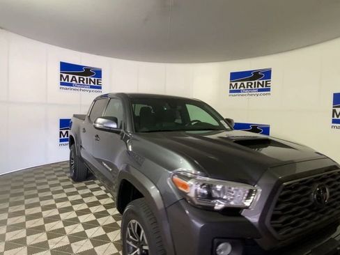 Used 2022 Toyota Tacoma TRD Sport w/ Technology Package AWD/4WD image 4