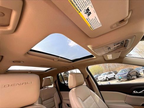 Used 2017 GMC Acadia Denali w/ Technology Package image 7