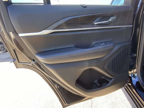 New 2025 Jeep Grand Cherokee Limited w/ Luxury Tech Group II image 12