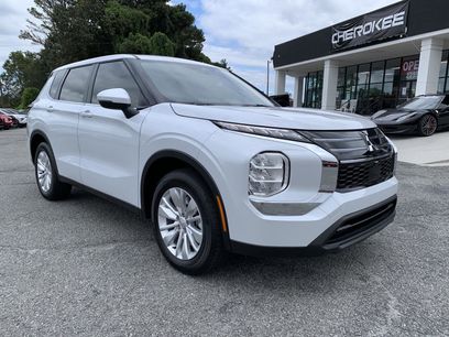 New 2025 Mitsubishi Outlander ES