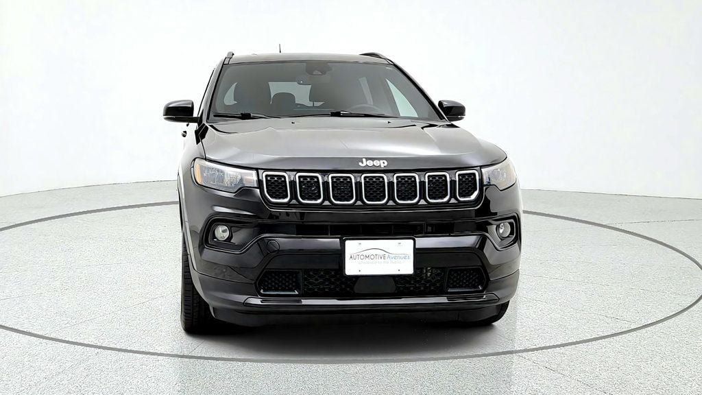 Used 2023 Jeep Compass Limited AWD/4WD image 2