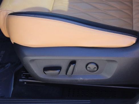 Used 2021 Nissan Rogue Platinum image 18