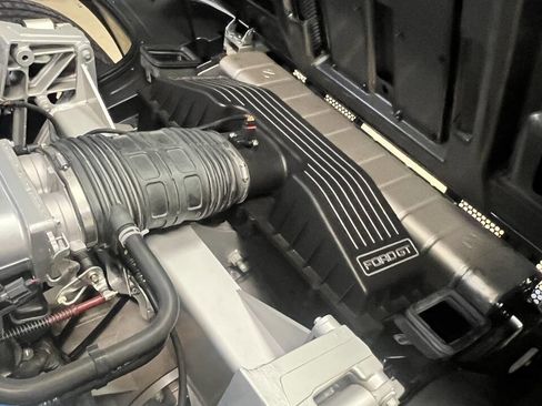 Used 2006 Ford GT RWD image 23