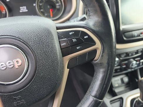 Used 2018 Jeep Cherokee Limited FWD image 14