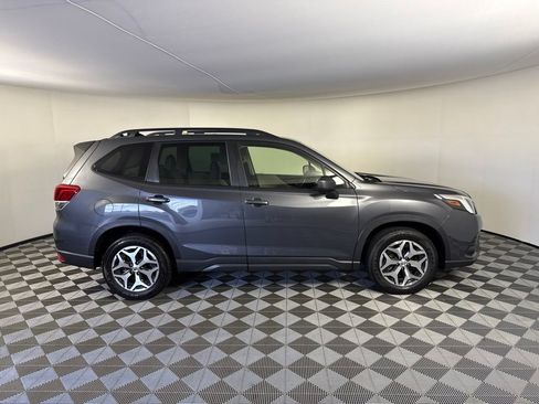 Used 2024 Subaru Forester Premium AWD/4WD image 6