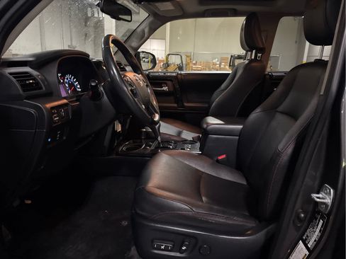 Used 2018 Toyota 4Runner TRD Off-Road Premium AWD/4WD image 8