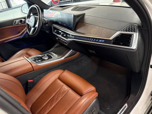 Used 2024 BMW X7 xDrive40i w/ M Sport Package AWD/4WD image 45