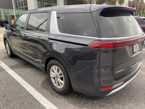 Used 2024 Kia Carnival LX image 5