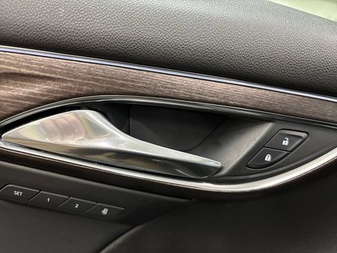Used 2022 Buick Envision Avenir w/ Technology Package II FWD image 12
