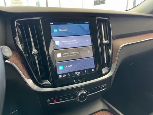 Used 2025 Volvo V60 B5 Cross Country Plus image 21