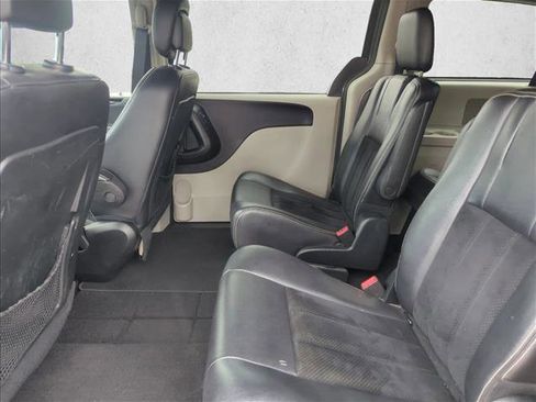 Used 2018 Dodge Grand Caravan SXT image 12