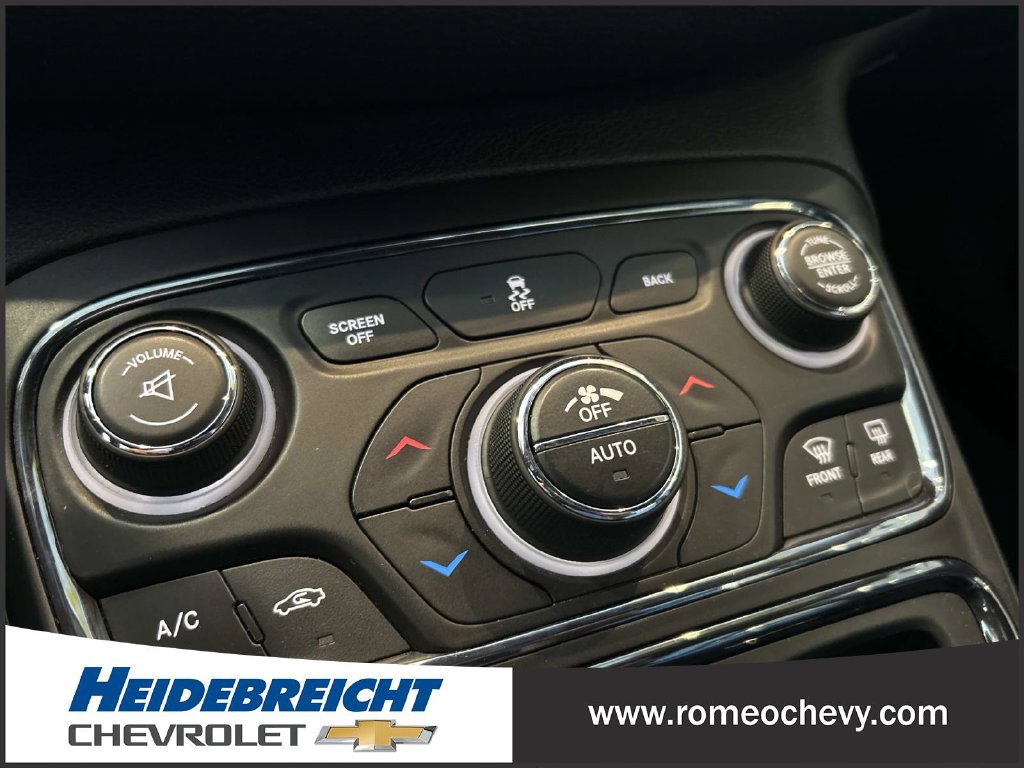 Used 2015 Chrysler 200 S w/ Comfort Group FWD image 23
