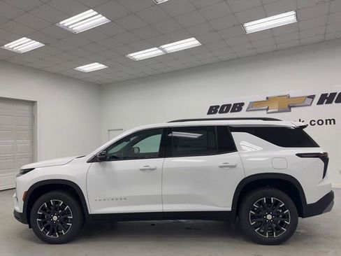 New 2026 Chevrolet Traverse LT w/ Sun and Wheel Package FWD image 8