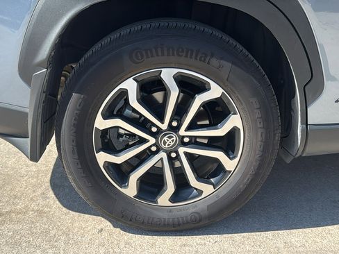 Used 2024 Toyota Corolla Cross SE image 31