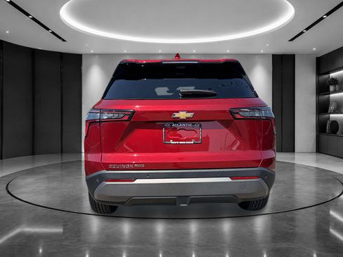Certified 2025 Chevrolet Traverse LT w/ Driver Confidence Package FWD image 4