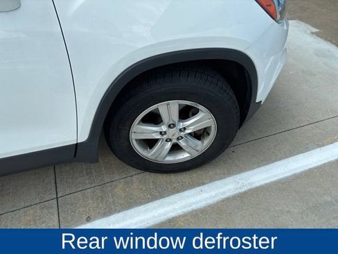 Used 2017 Chevrolet Trax LT w/ LT Convenience Package FWD image 7